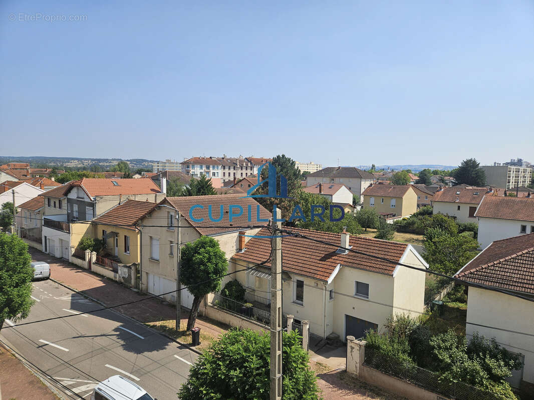 Appartement T4 avec balcon - cave et garage - Vue dégagée - photo 5