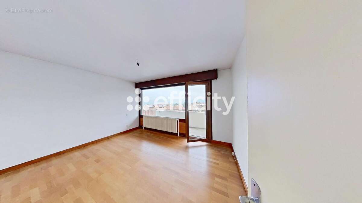 Appartement à LA ROCHE-SUR-FORON