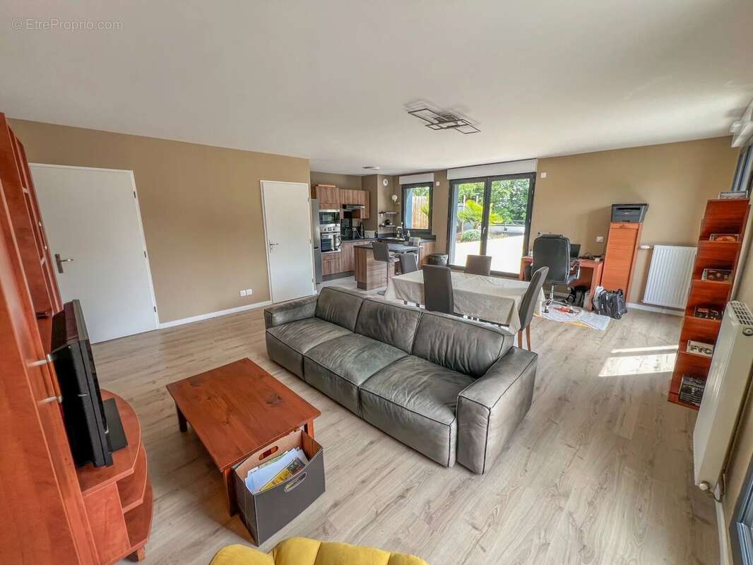 Appartement à LE MESNIL-SAINT-DENIS