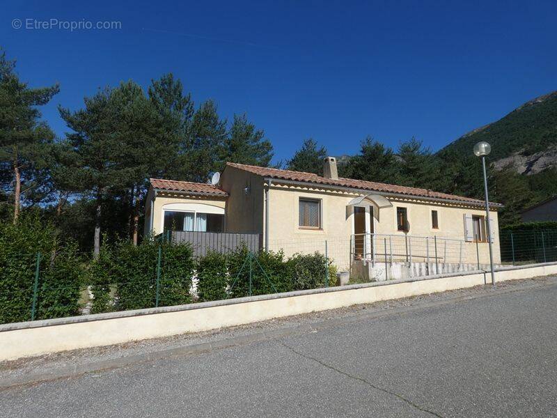 Maison à ASPRES-SUR-BUECH