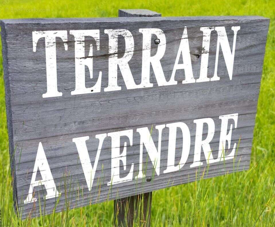 Terrain à SURVILLIERS