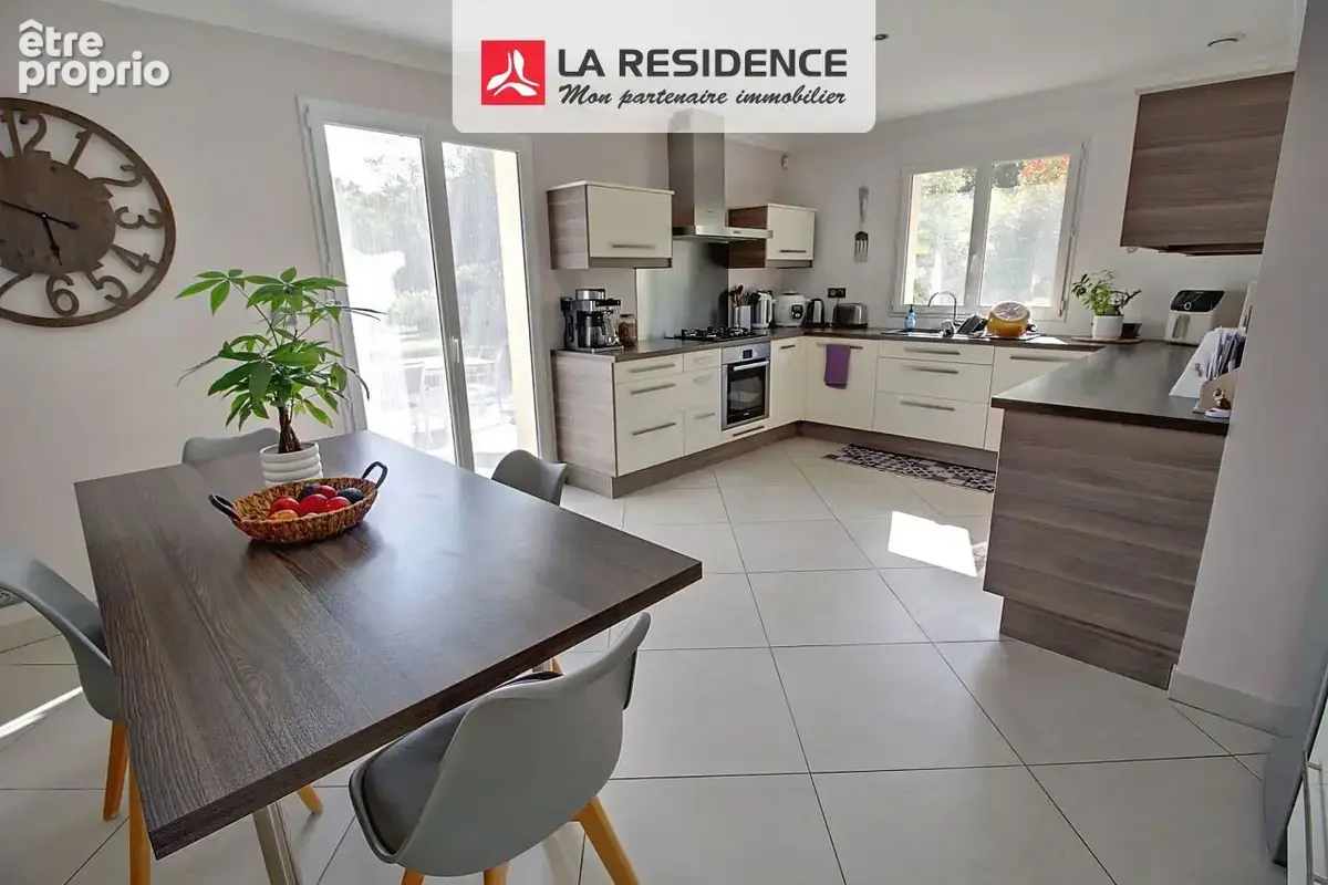 Maison 9 pièces 218 m² à vendre à Vaux-Sur-Seine (78740) - photo 2
