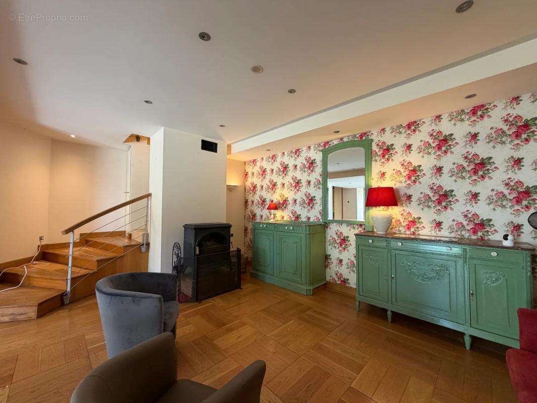 Maison de 10 pièces de 345.72 m² à Montravers - photo 6