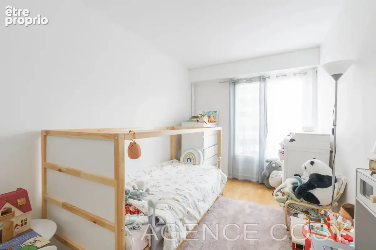 Vanves Jean Jaurès - 4p en étage élevé -  balcon plein sud vue dégagée. - photo 6