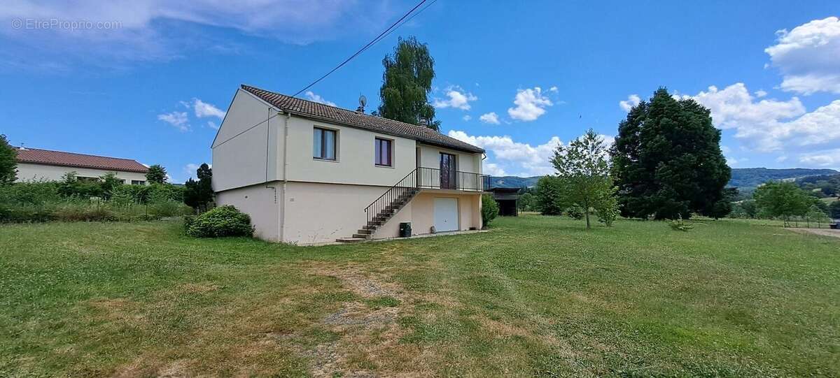 Maison à CUNLHAT