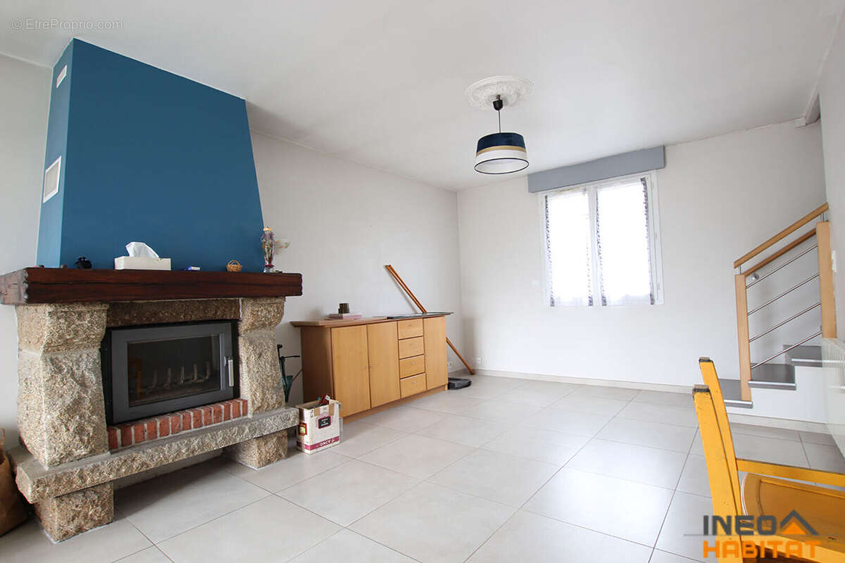 Maison à BOURG-DES-COMPTES