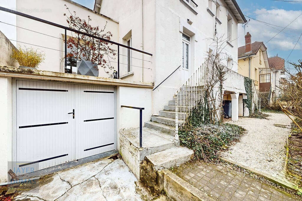 CHALON-SUR-SAONE - Belle maison au calme avec Garage et Piscine - - photo 11