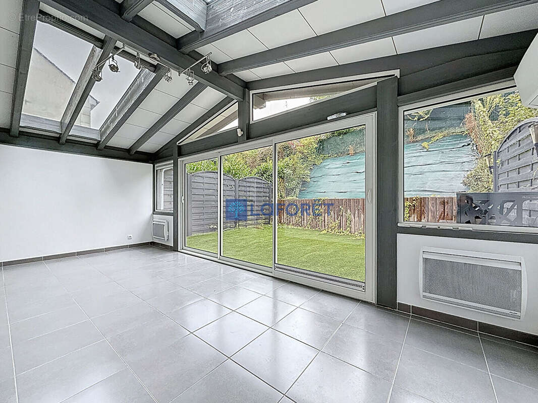 Maison à MAGNY-LE-HONGRE