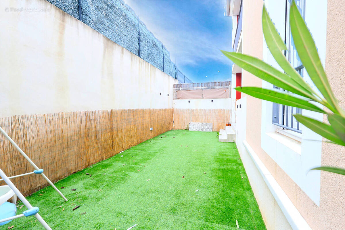 Appartement à MAUGUIO