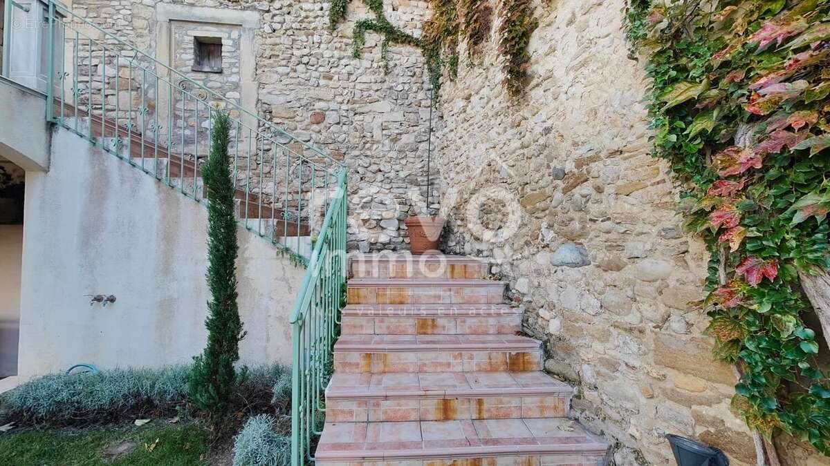 Maison à VALREAS
