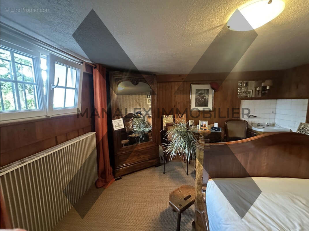 Maison à COMMELLE-VERNAY