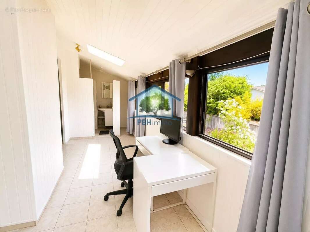 Talence – Maison familiale avec jardin, garage et dépendance aménageable - photo 11