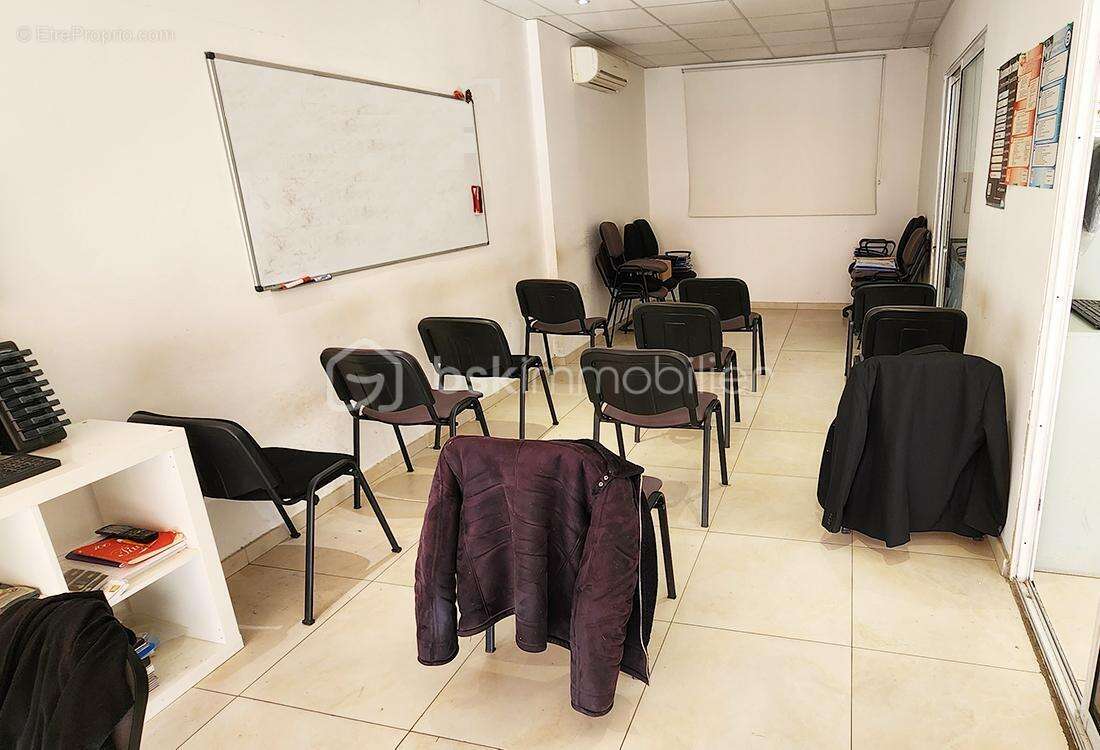 Commerce à LA LONDE-LES-MAURES