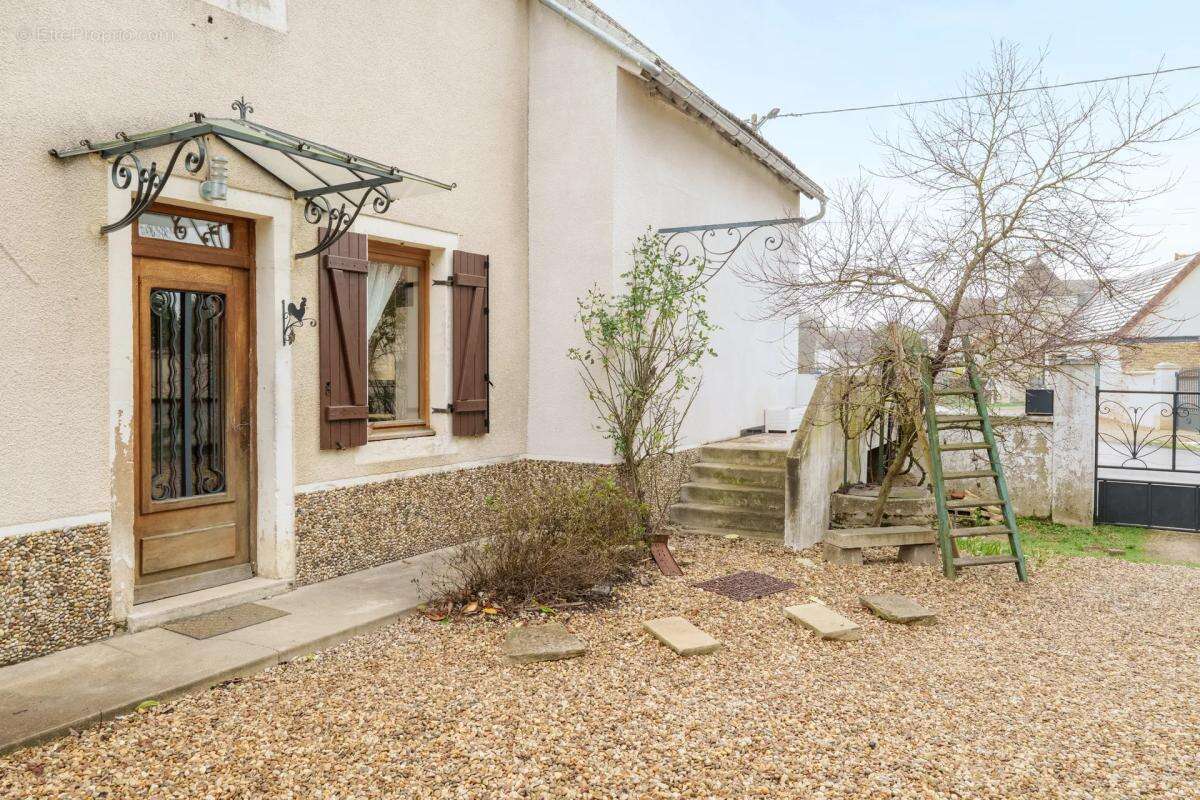 Maison à MEURSANGES