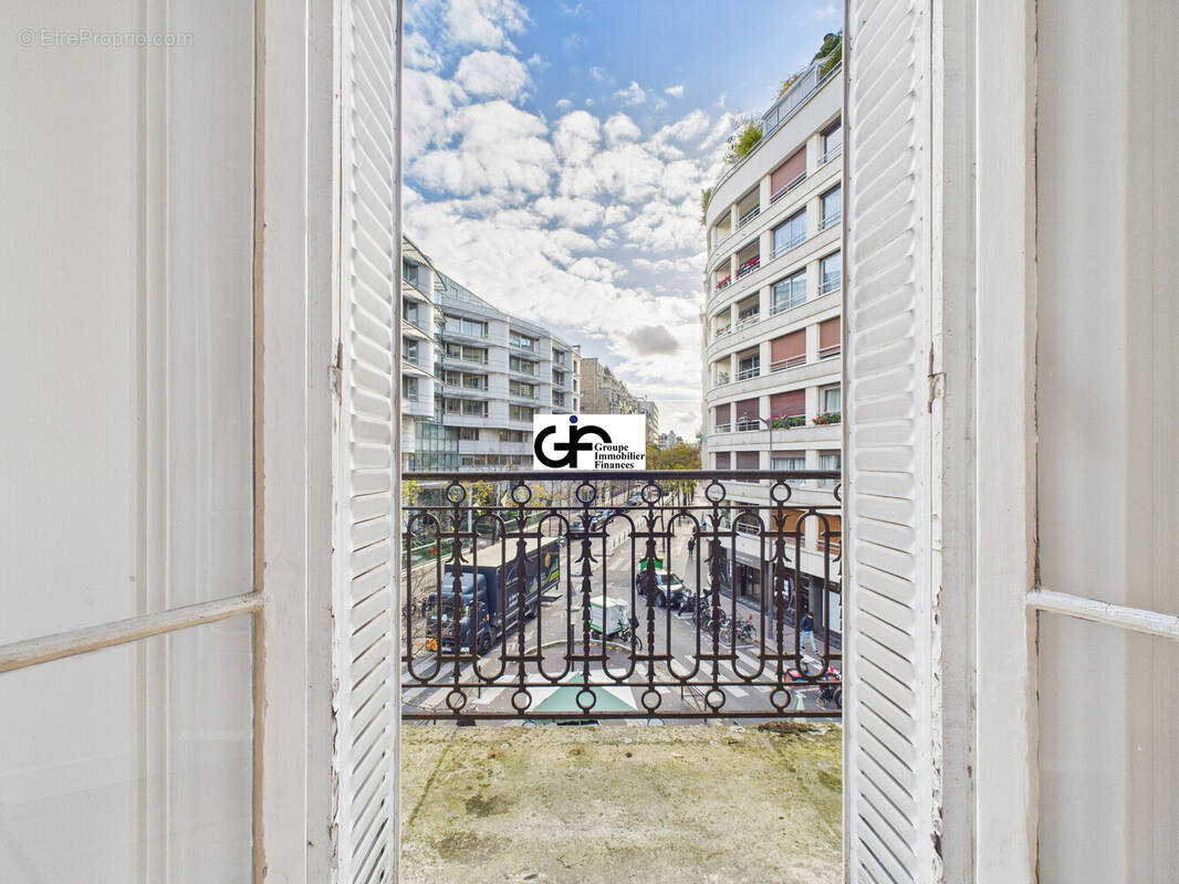 Appartement à PARIS-16E