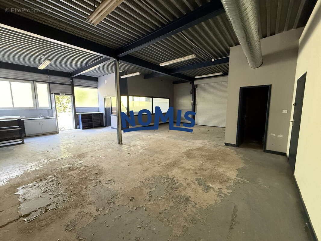 Commerce 850 m² à Haute-Goulaine  - photo 4