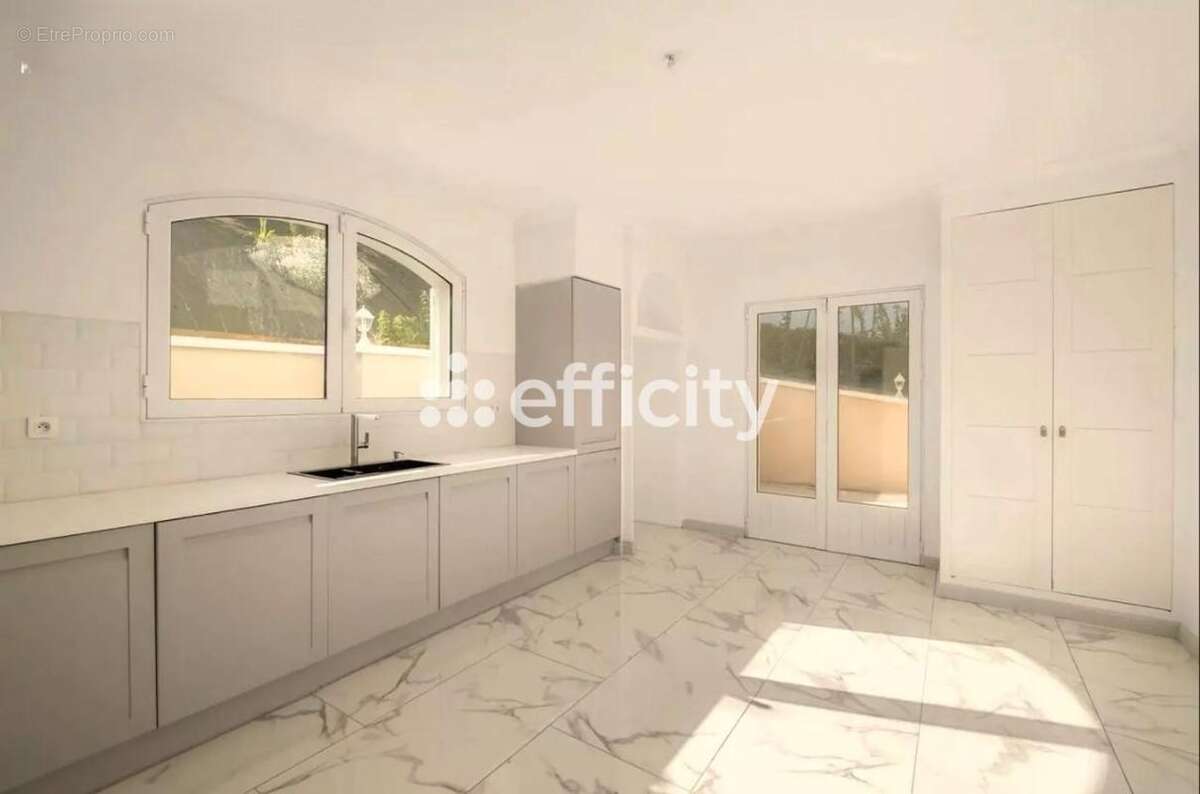 Maison 245 m² à Rochetaillee-Sur-Saone  - photo 9