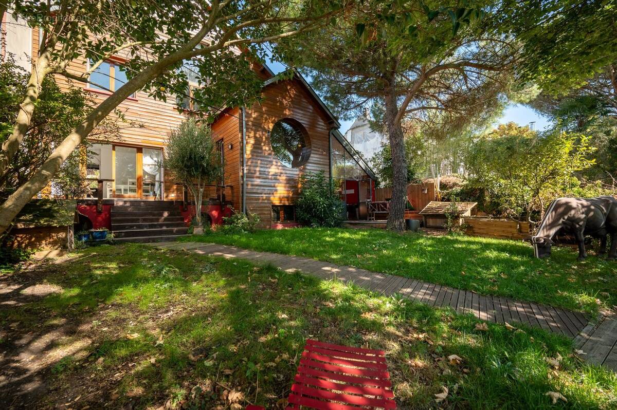 Maison à ISSY-LES-MOULINEAUX