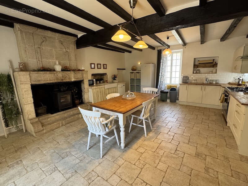 Ancienne ferme avec maison principale, maison d'amis, une piscine, grand jardin de 8000m2 - photo 6