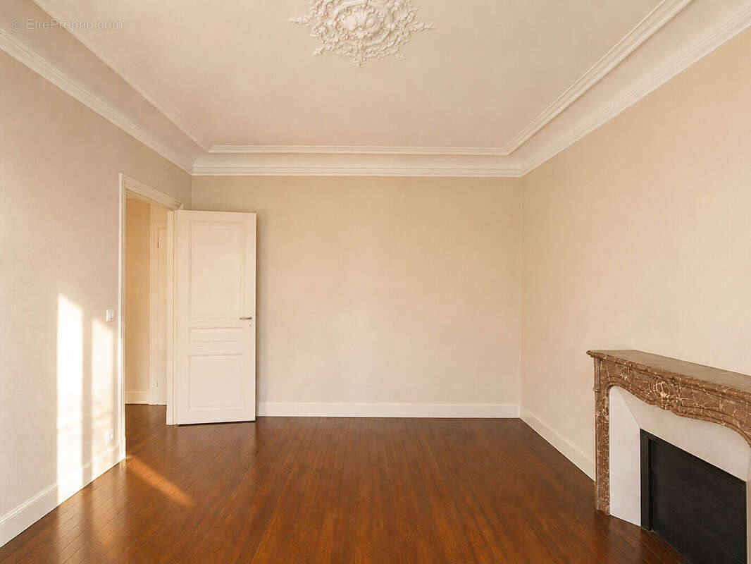 Appartement à PARIS-8E