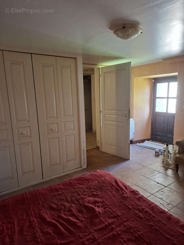 Coup de cœur assuré pour cette propriété de caractère avec grange, écurie et terrain attenant, située dans un - photo 31
