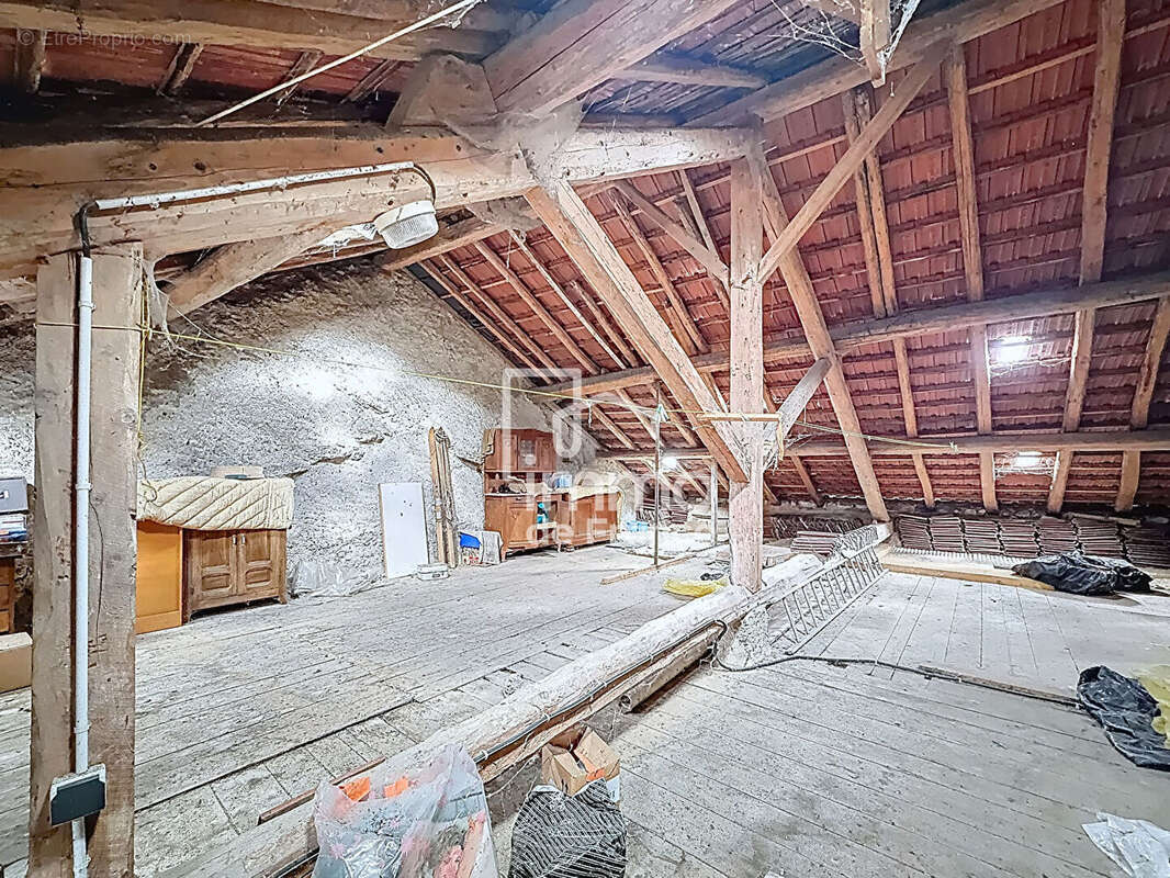 Maison à BELLEGARDE-SUR-VALSERINE
