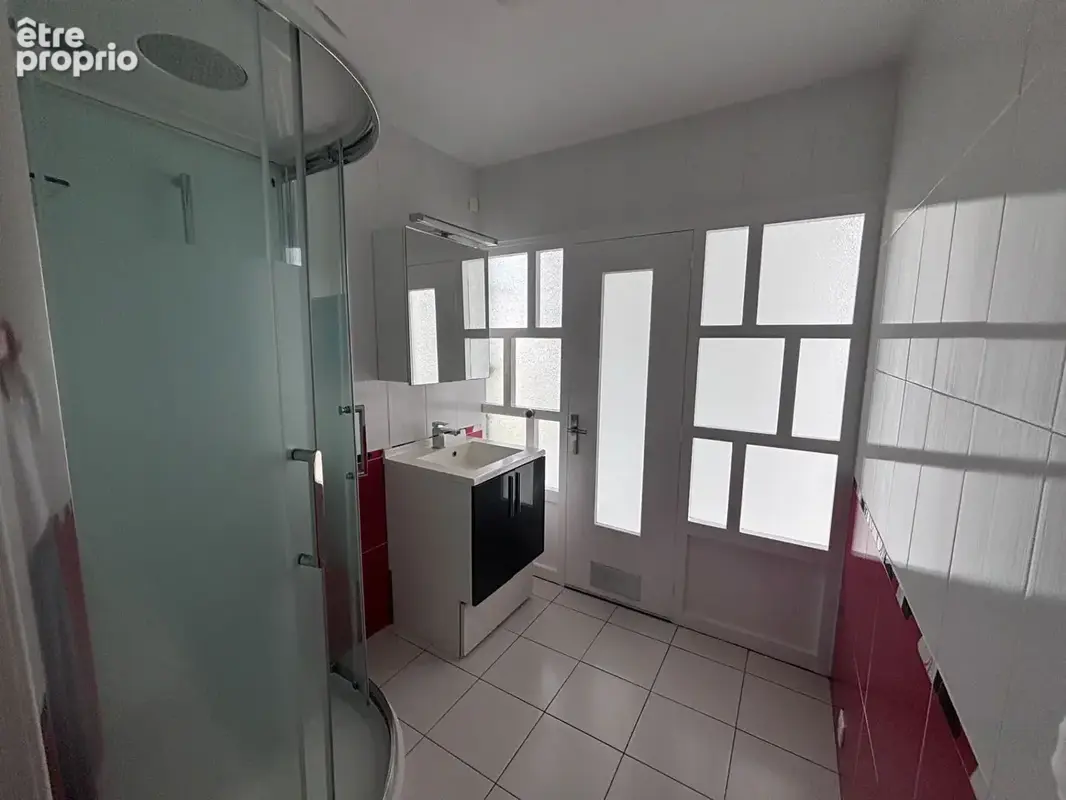 Appartement T4 avec balcon Laval - photo 6