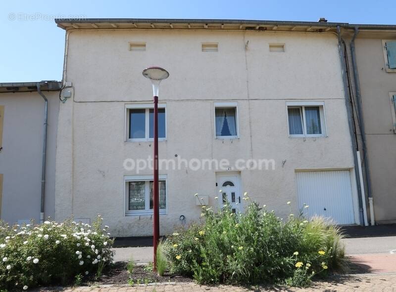 Maison à NEUFCHEF
