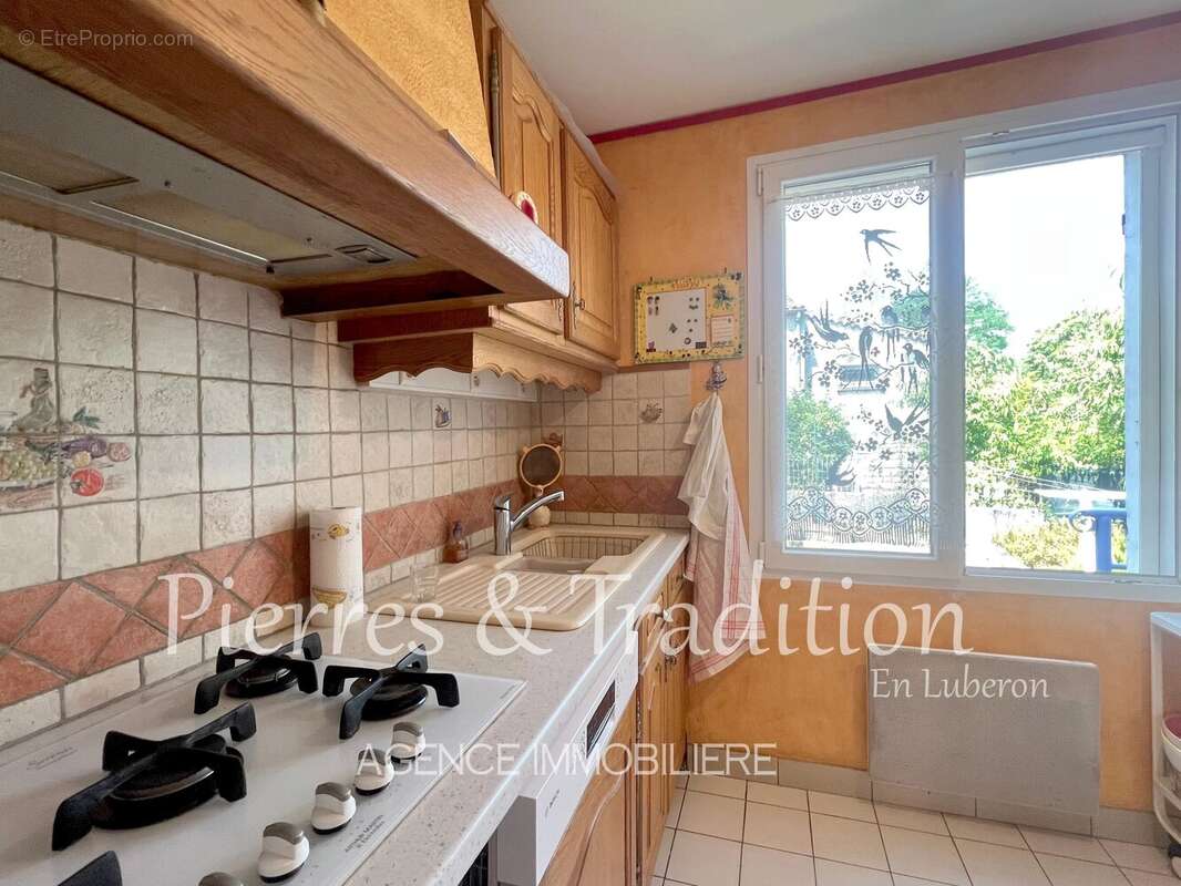 Céreste, jolie maison de plain pied avec jardin dans quartier calme proche village - photo 3