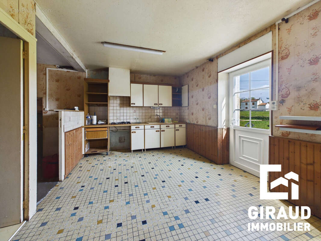 Maison à SAINT-CYR-DES-GATS