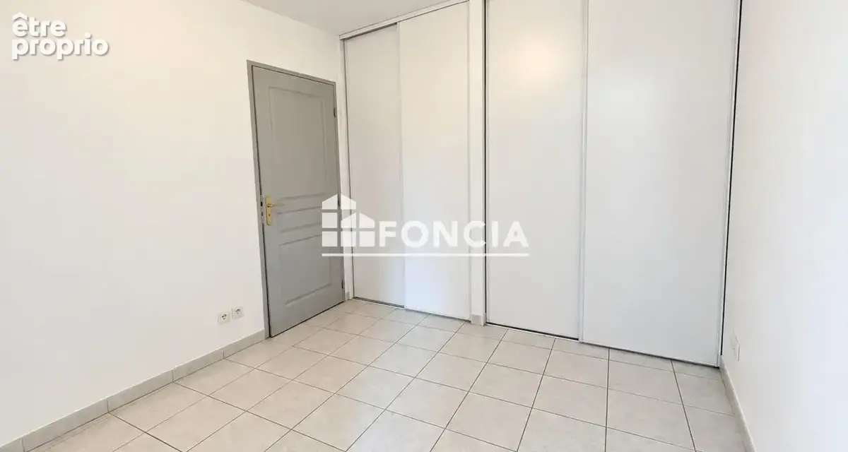 À VENDRE - PLEIN CENTRE  - T1 BIS - 37m2 - stationnement - photo 4