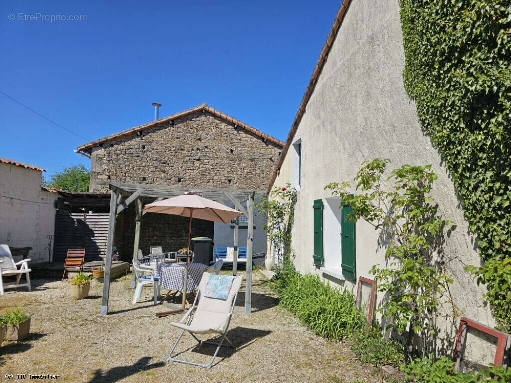 Maison à NANTEUIL-EN-VALLEE