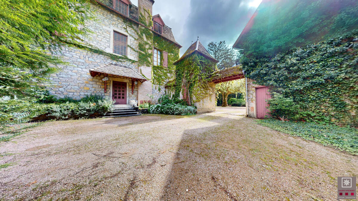 Maison à SERRIERES-DE-BRIORD