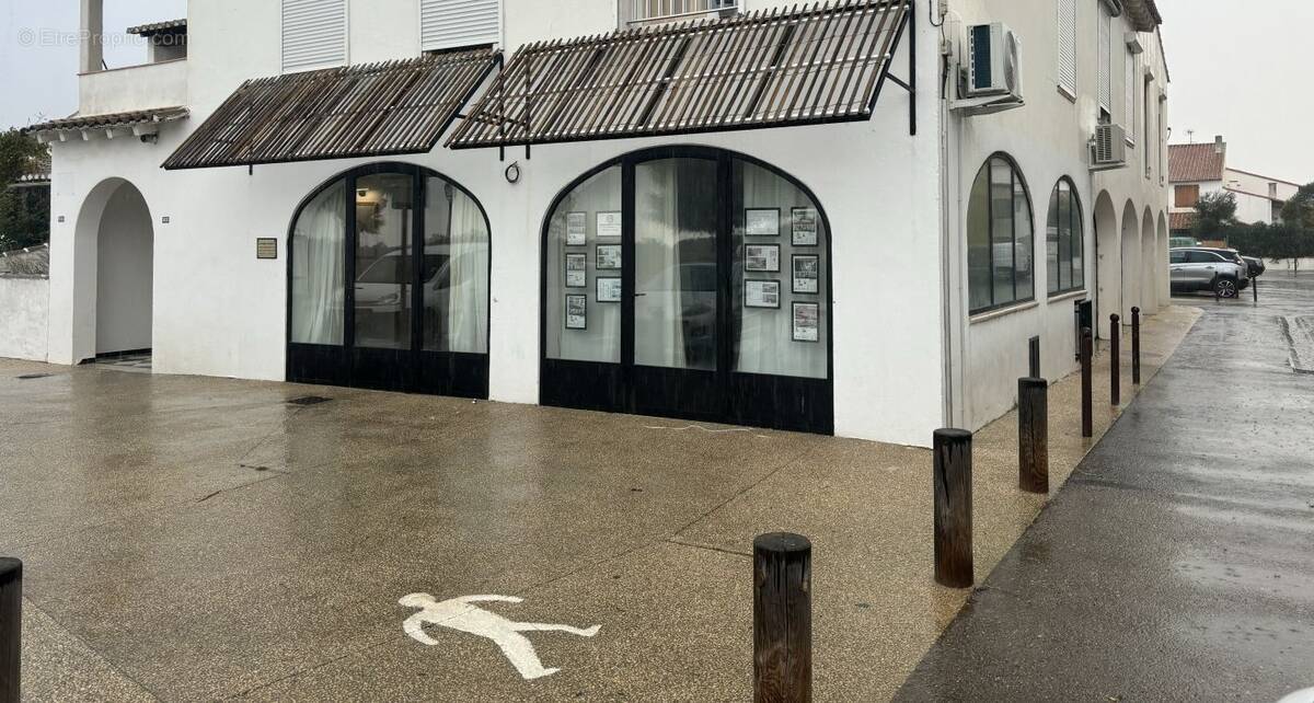 Commerce à SAINTES-MARIES-DE-LA-MER