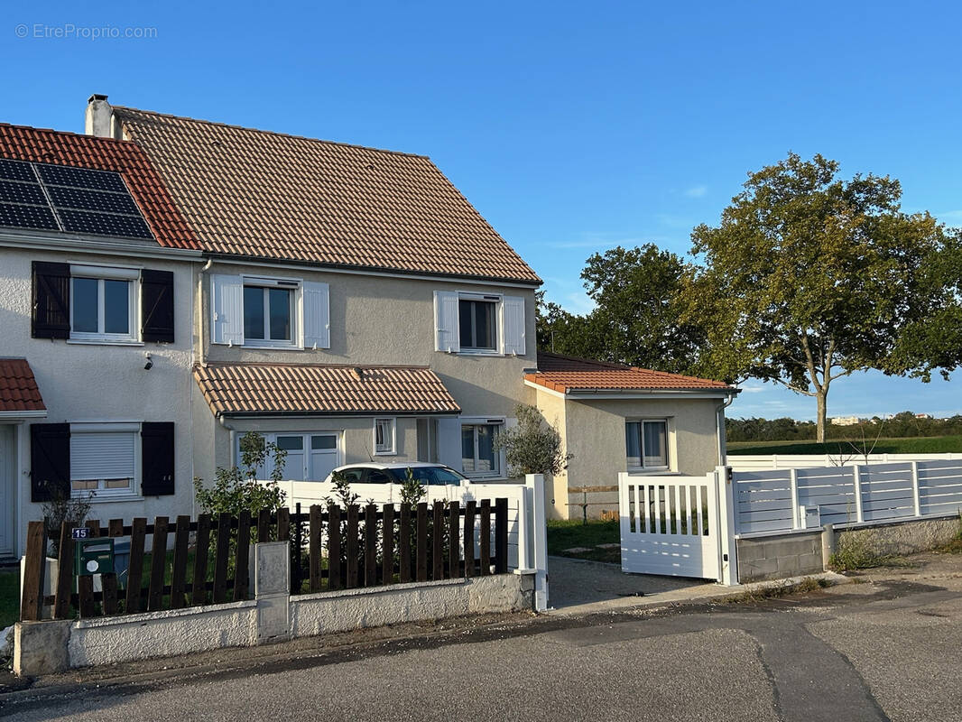 Maison à DECINES-CHARPIEU