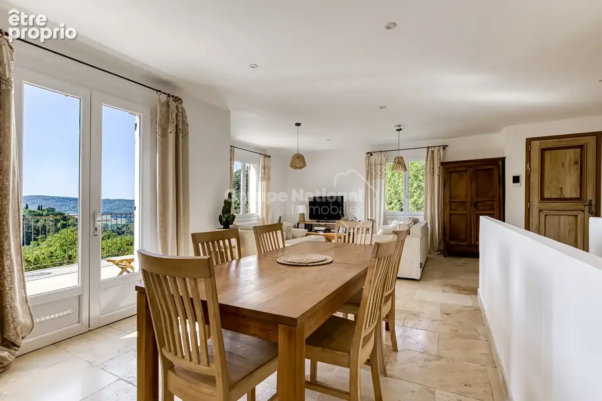 À Reillanne - Maison rénovée, 5 chambres, piscine, vue dégagée - photo 3