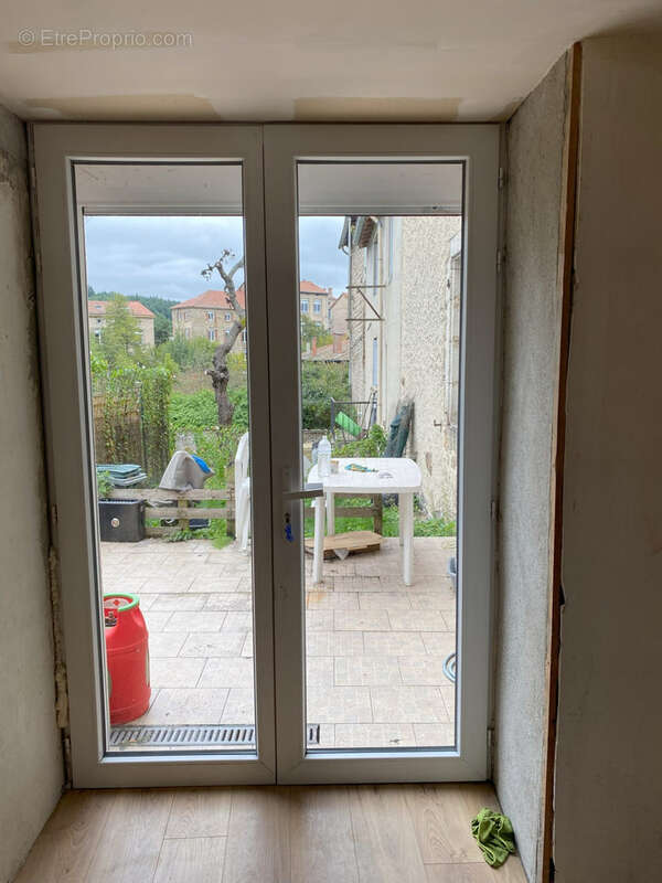 Maison de ville avec terrasse et petit jardin - photo 5