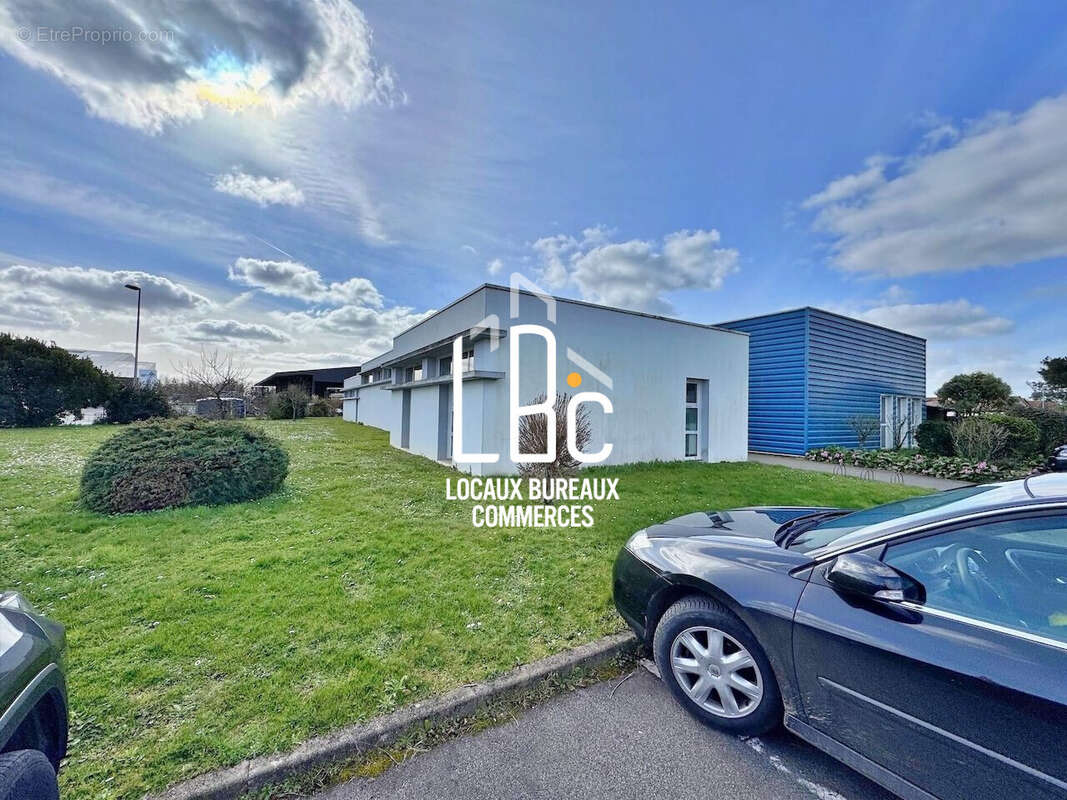 Commerce 570 m² à vendre à Saint-Hilaire-De-Chaleons (44680) - photo 2