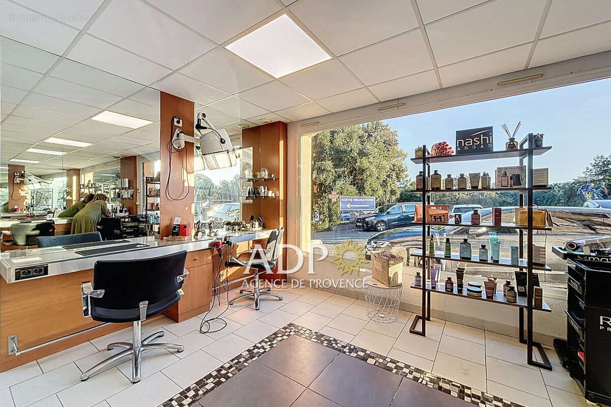 Commerce à VALBONNE