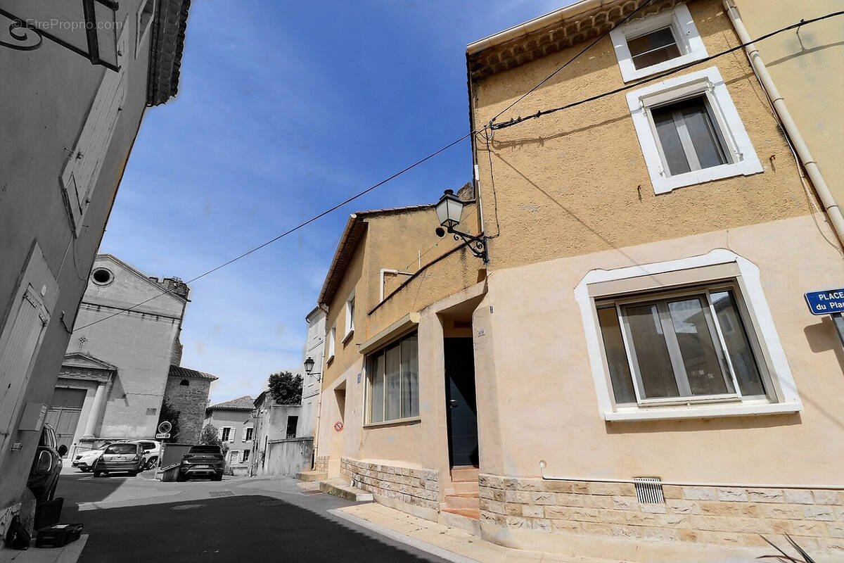 Maison à ENTRAIGUES-SUR-LA-SORGUE