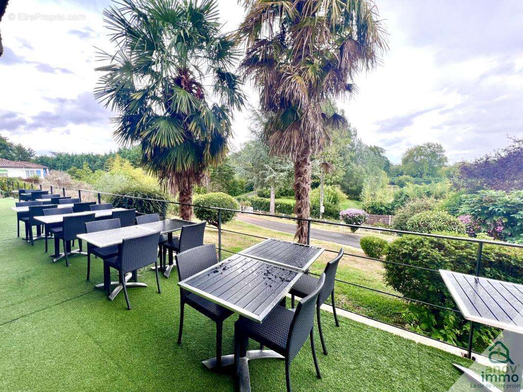 Commerce à NIEUIL-L'ESPOIR