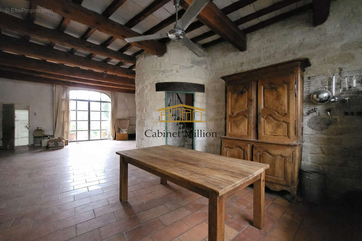 Maison à VIC-LA-GARDIOLE