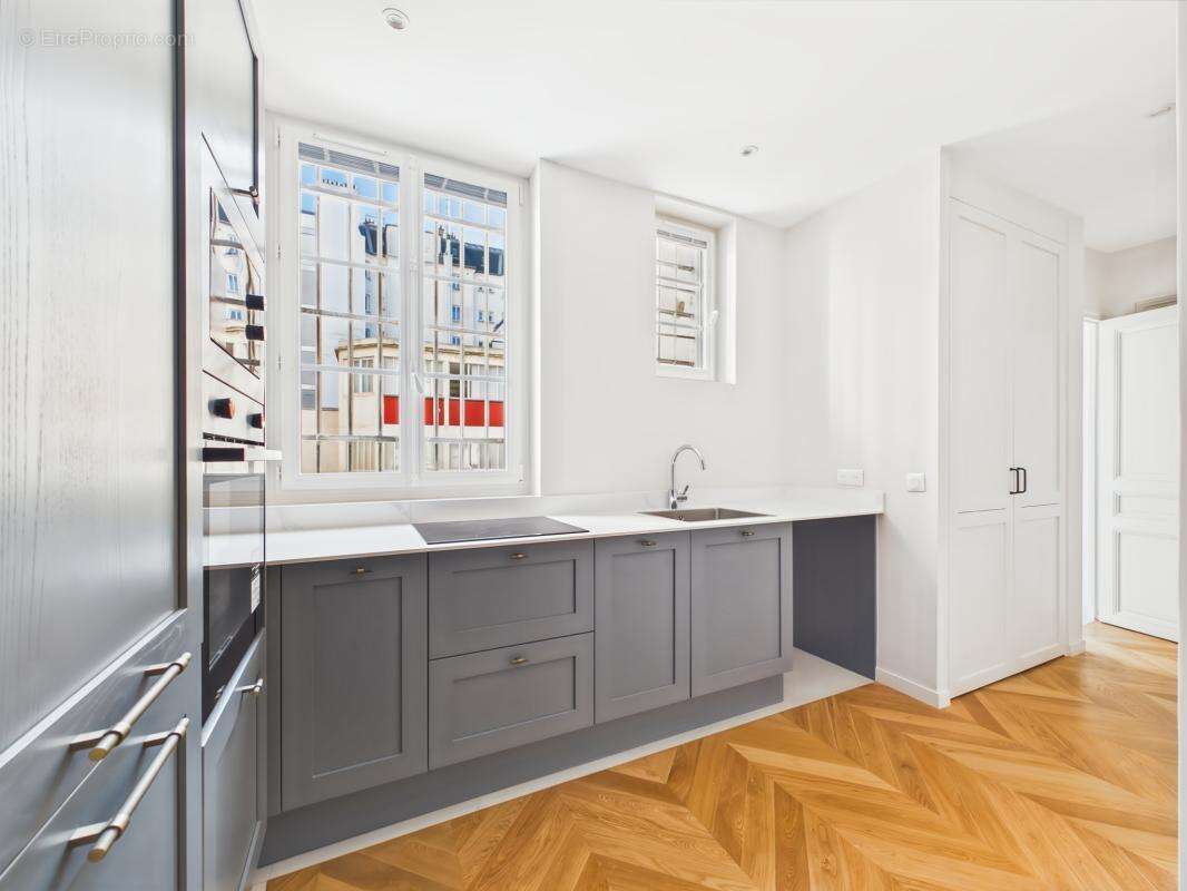 Appartement à PARIS-14E