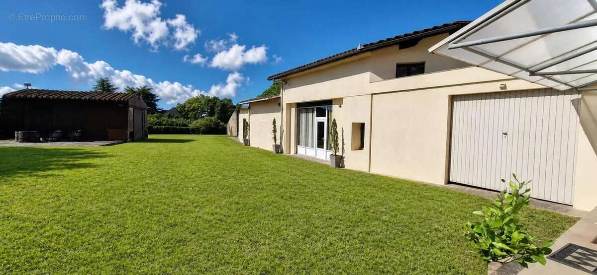 Maison de 8 pièces de 280 m² à Puisseguin - photo 4
