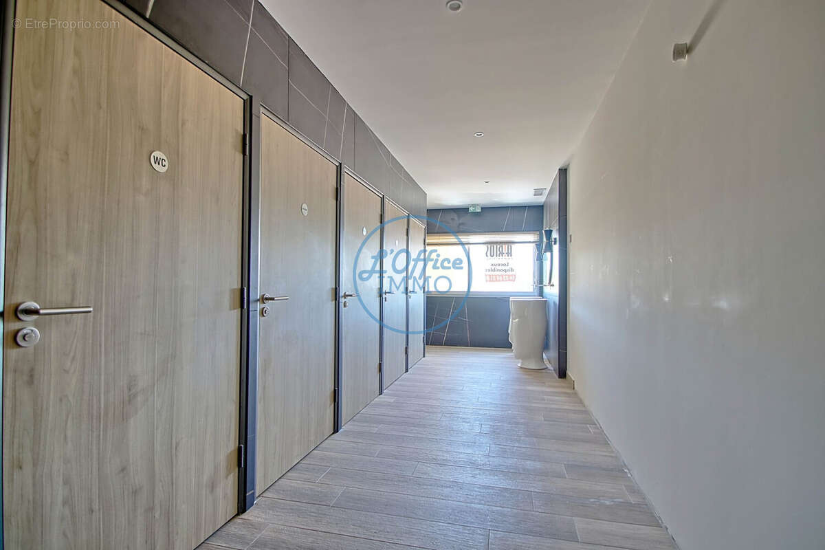Commerce 136 m² à Carqueiranne  - photo 5