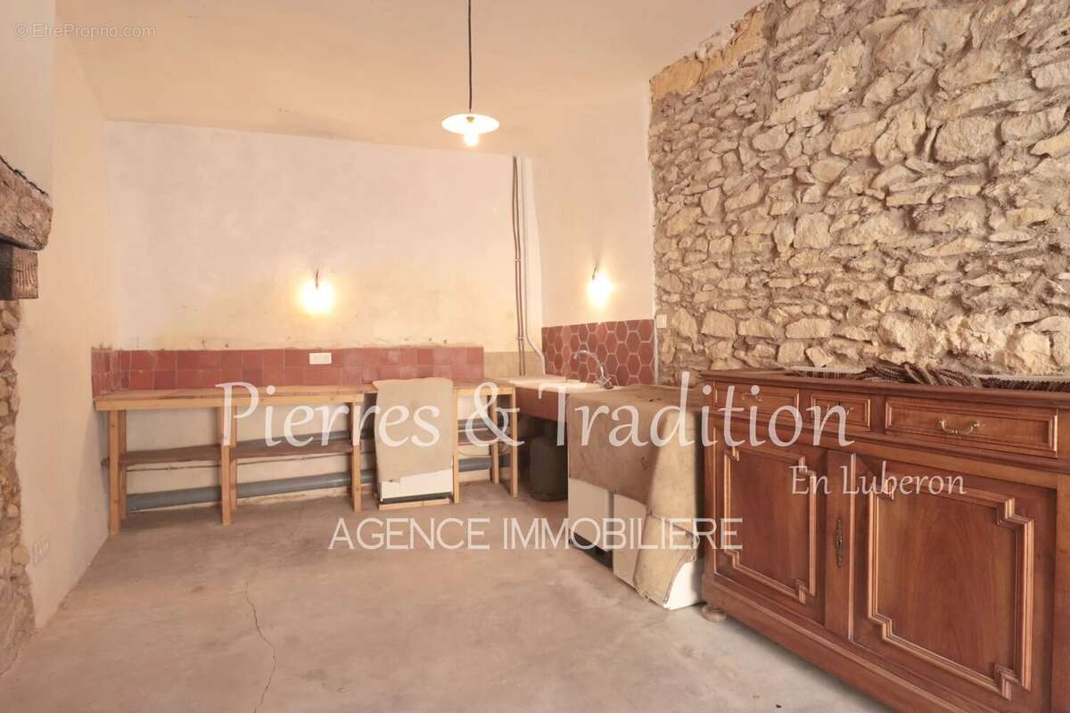 Maison à SAINT-SATURNIN-LES-APT