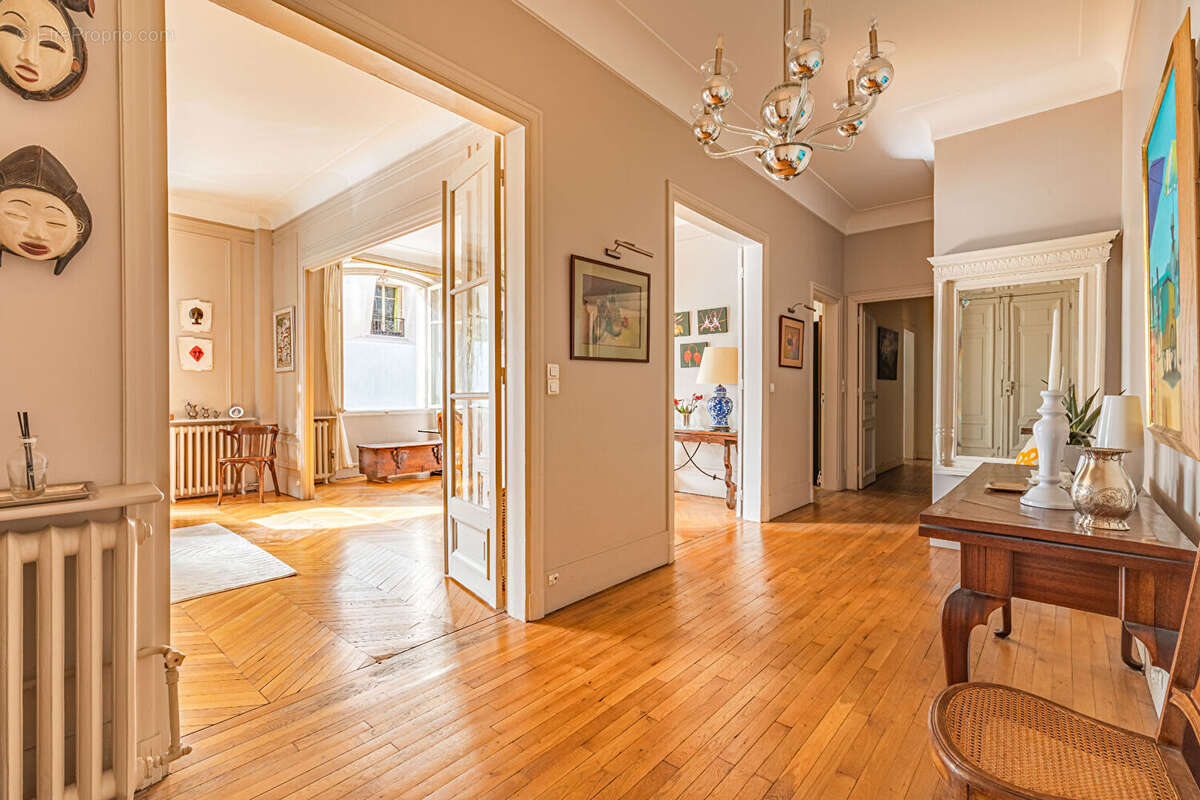 Appartement à PARIS-7E