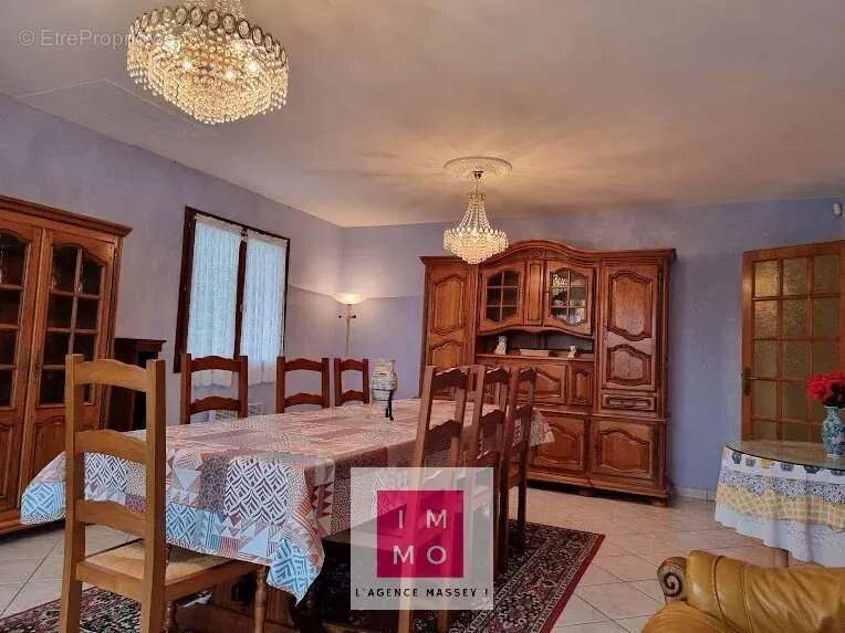 Maison à SARROUILLES