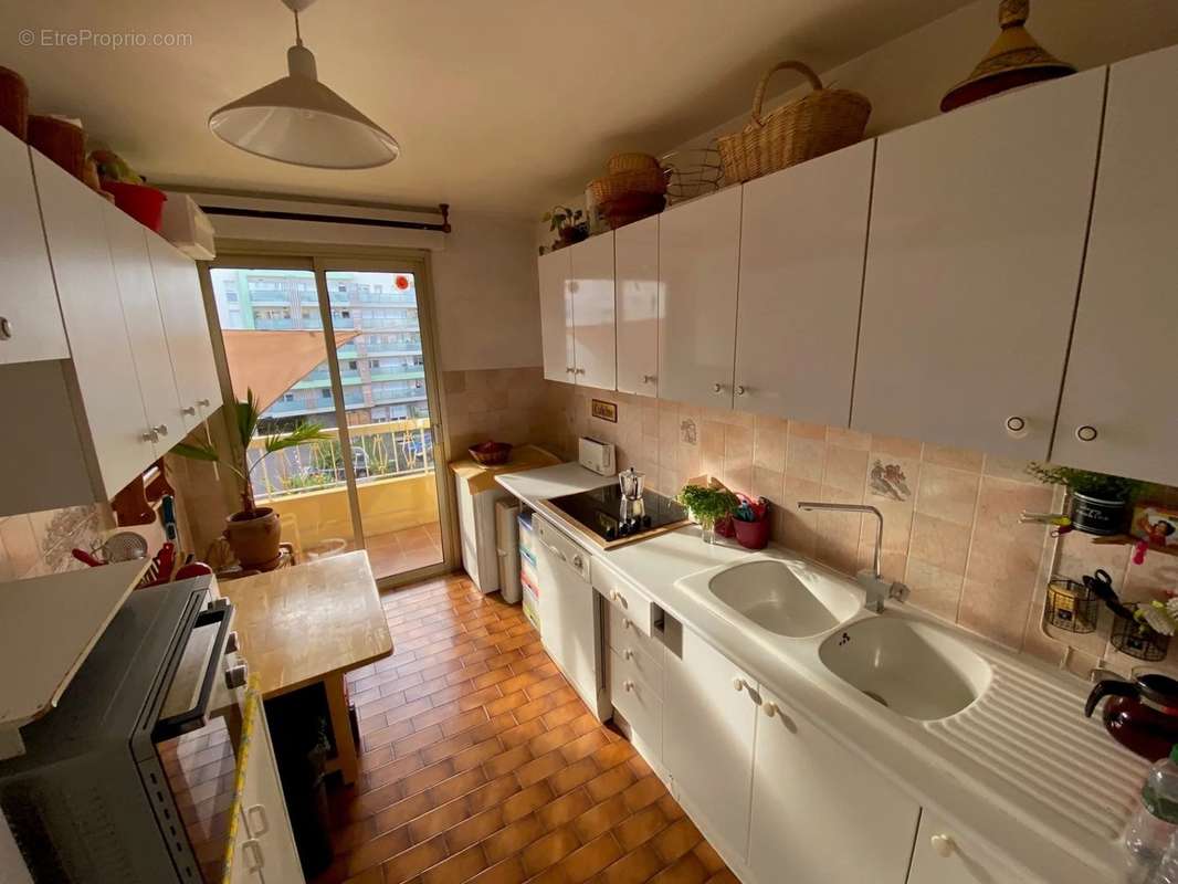 Appartement à SAINT-LAURENT-DU-VAR