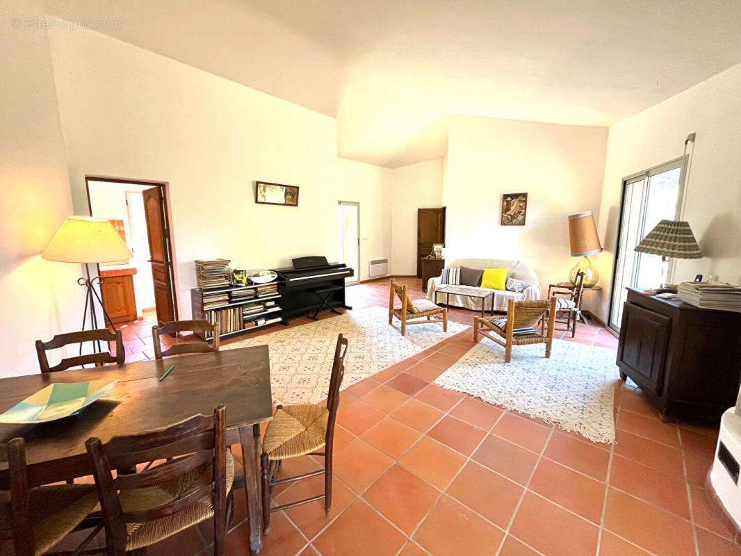 Magnifique propriété sur Aups - 293m² - photo 3